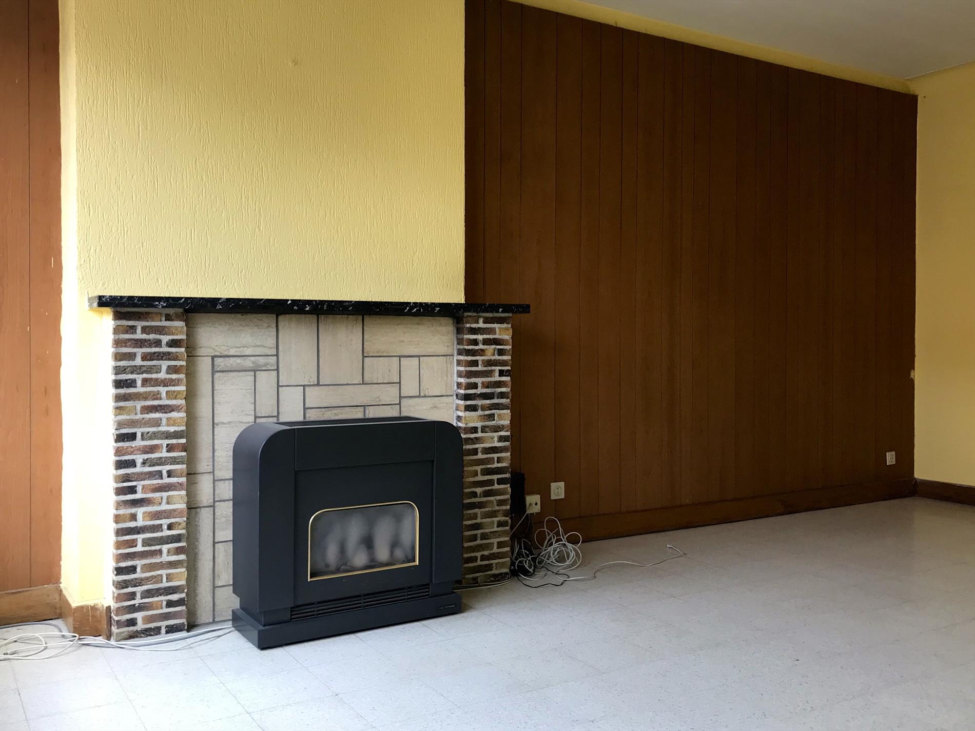 Op te frissen appartement op enkele minuten van markt 