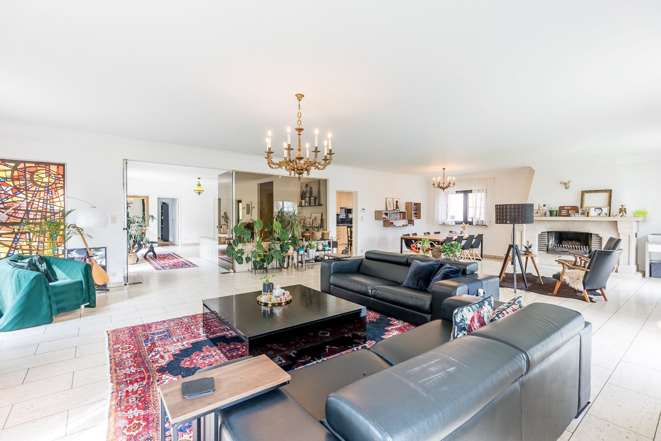 Zeer ruime woning op een perceel van circa 20 are 