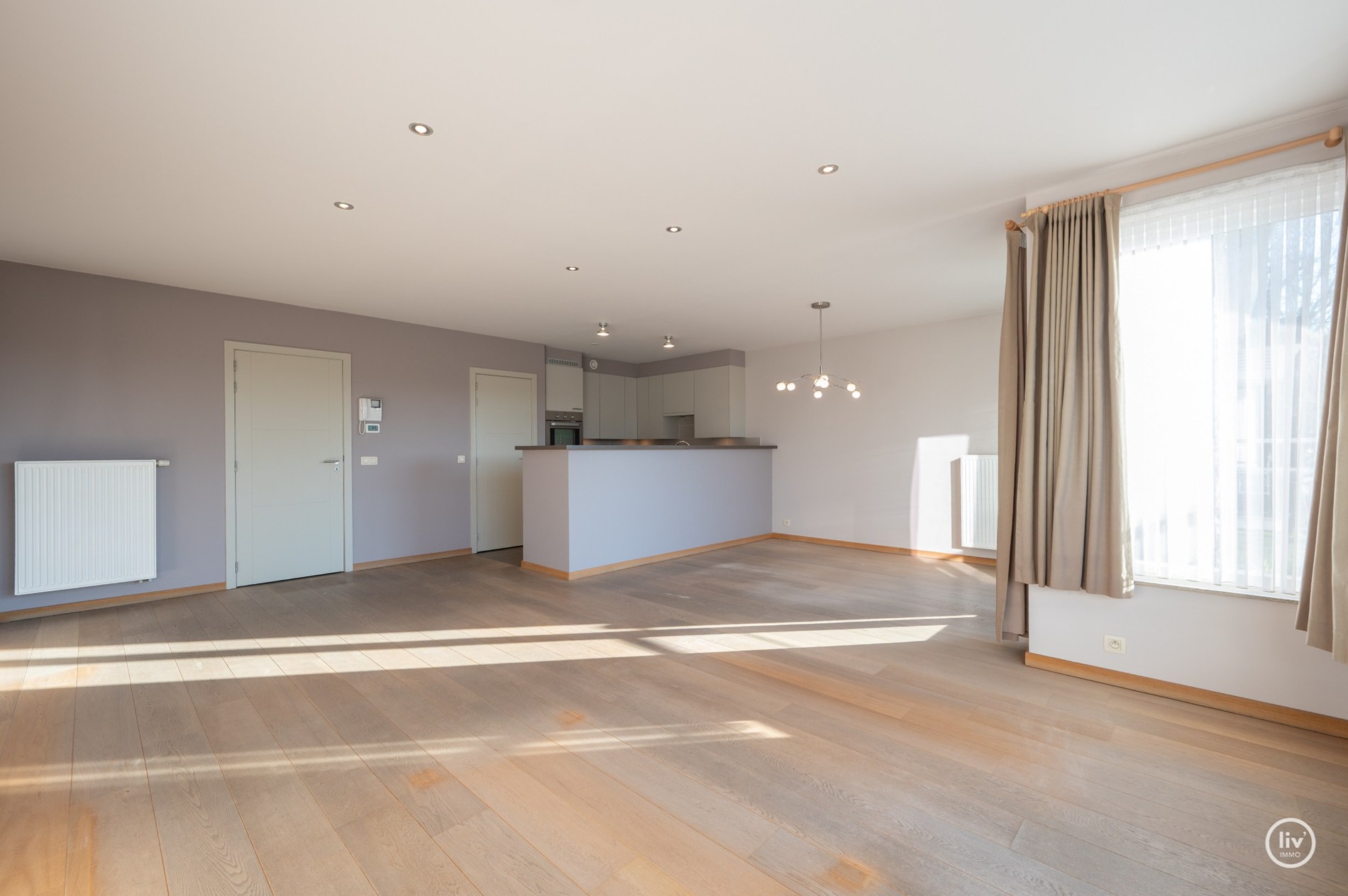 Centraal gelegen 2 slaapkamer appartement met ruime terrassen in een recent gebouwde residentie (met mog. tot aankoop van inpandige garage) 