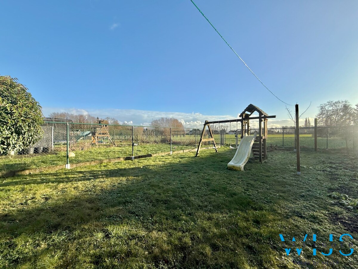 INSTAPKLAAR woonhuis met ZUIDgerichte tuin te Boekhoute ! 