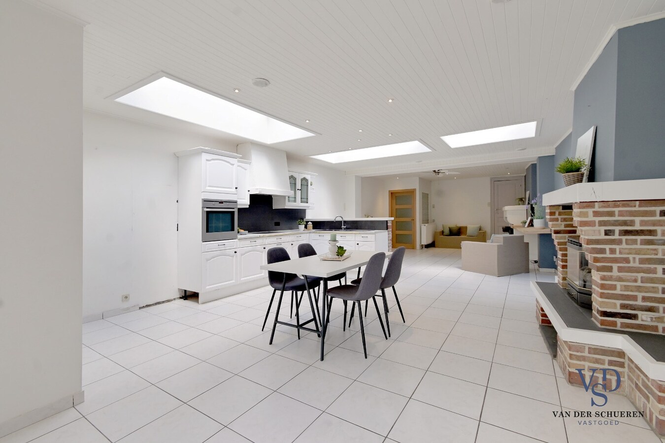 Ruime 3 slpk-woning met garage en tuin. 
