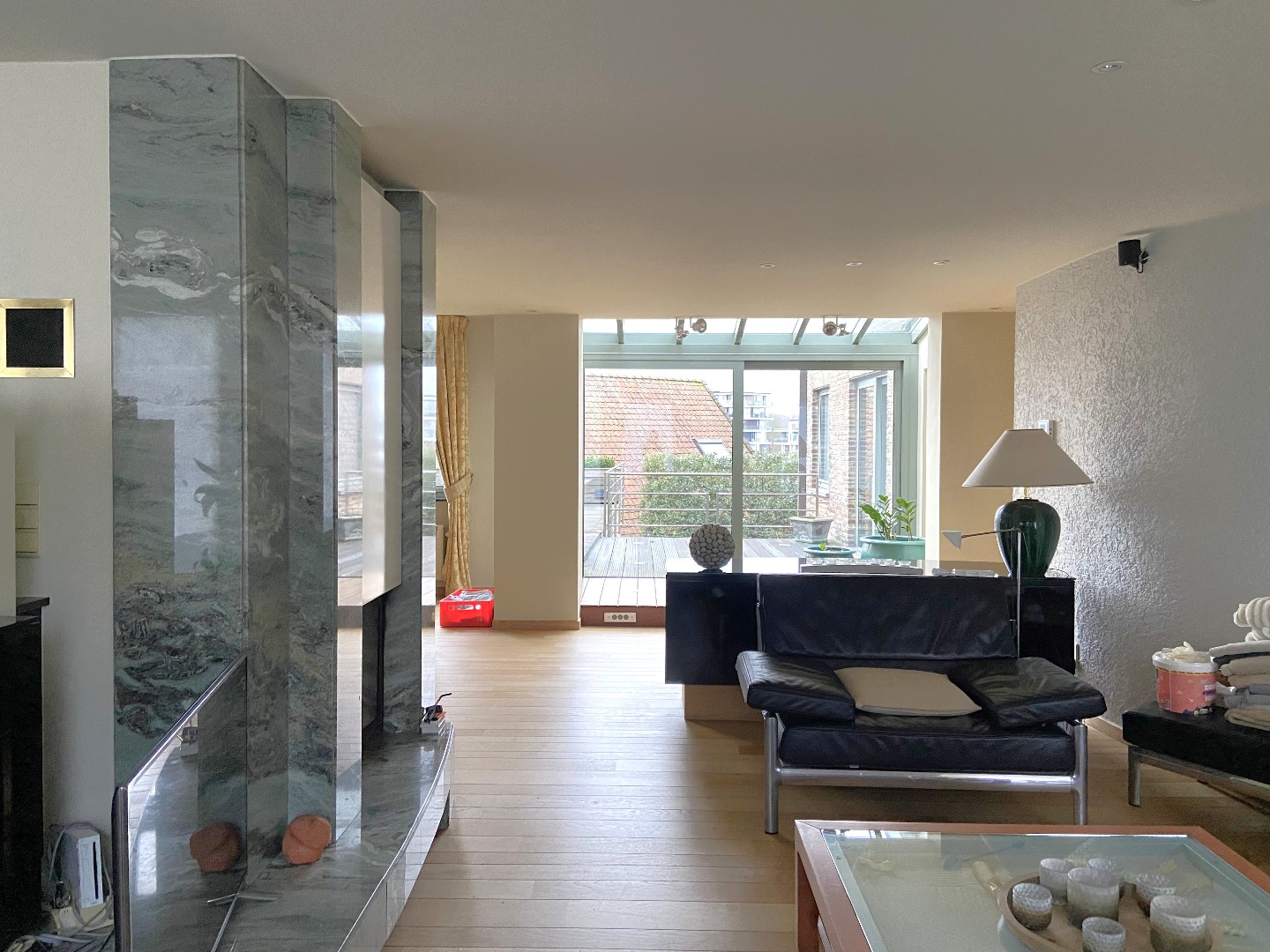 Multifunctioneel handelspand met luxueuze woonst op centrumligging in Sint-Eloois-Vijve! 