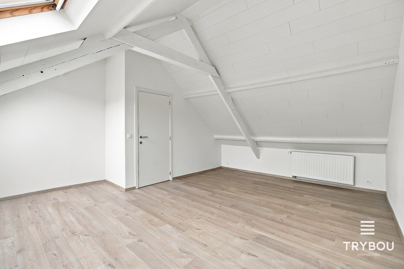 Ruime rijwoning in het centrum van Ieper! 