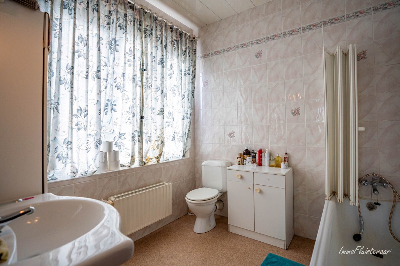 Magnifique complexe équestre avec maison d'entreprise, environ 33 écuries et une piste intérieure sur plus de 5,6 hectares à Bever (Brabant flamand). 