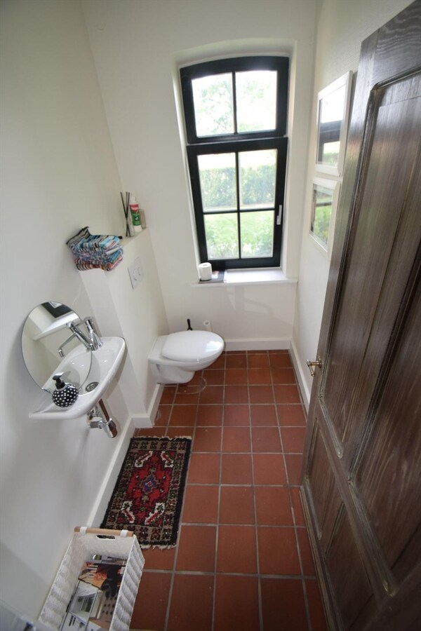 Authentieke hoeve op 3886 m² grond, landelijk gelegen met prachtige tuin. PAS VRIJ VANAF 15 JAN. 2026!! 