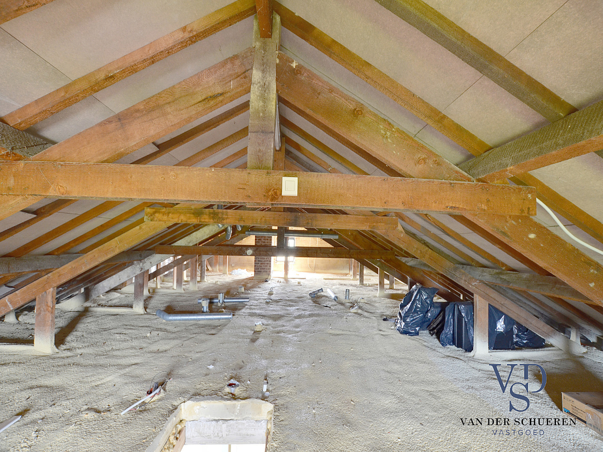 Exceptioneel gelegen, eigentijdse bungalow-villa. 