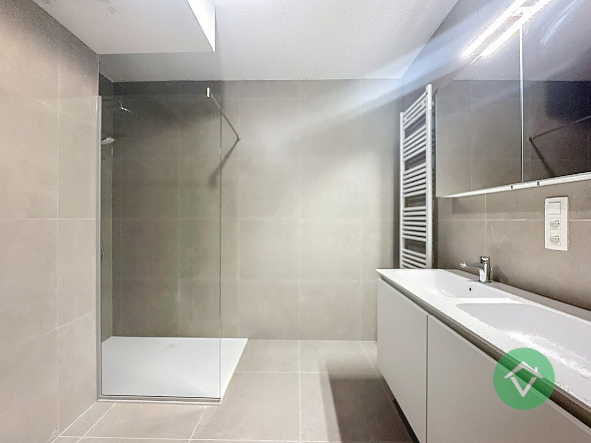 Nieuwbouwappartement met 2 slaapkamers en 2 terrassen in centrum Koekelare 