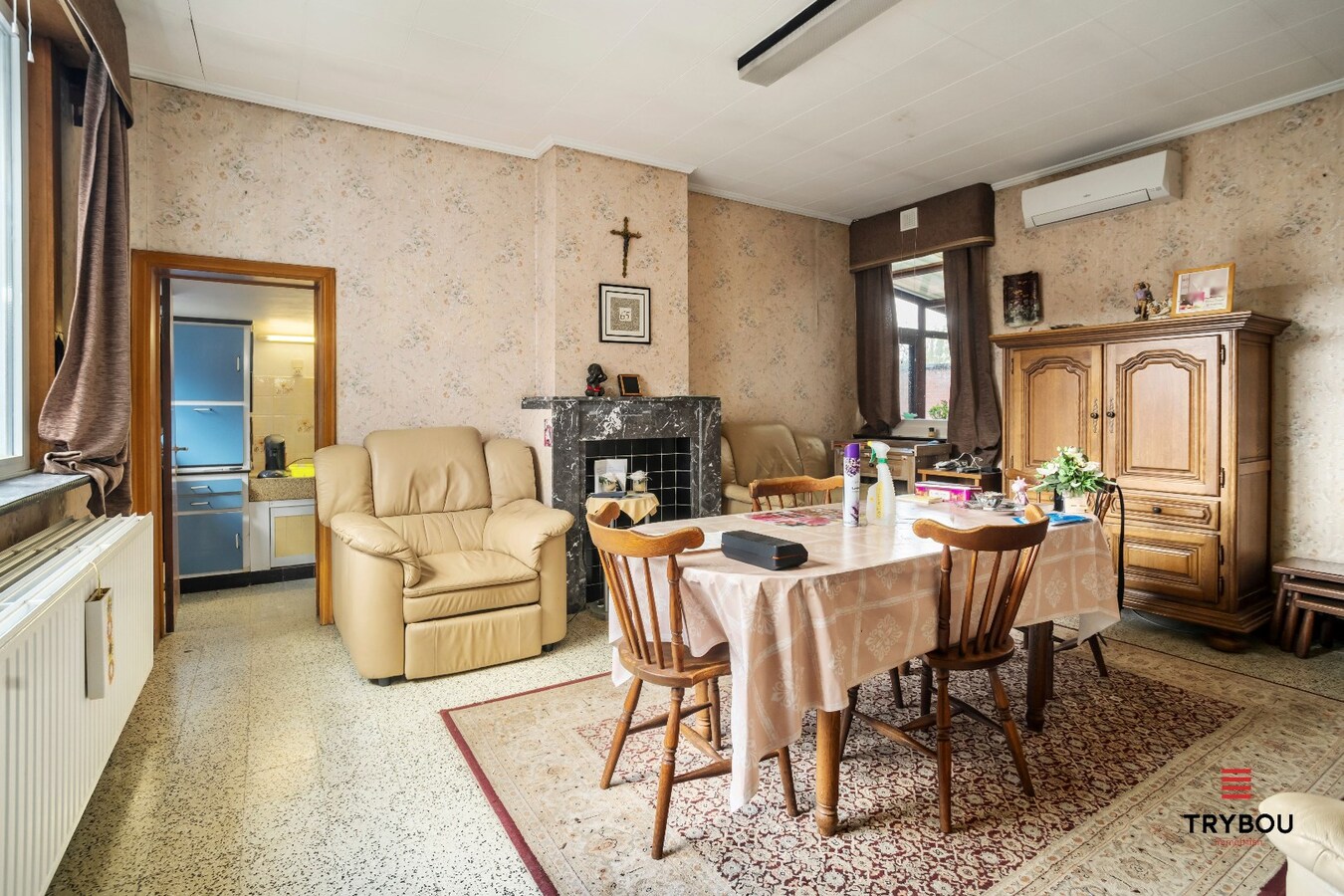 Halfvrijstaande woning met 5 slaapkamers en bijgebouw op 5488 m³ te Jonkershove 