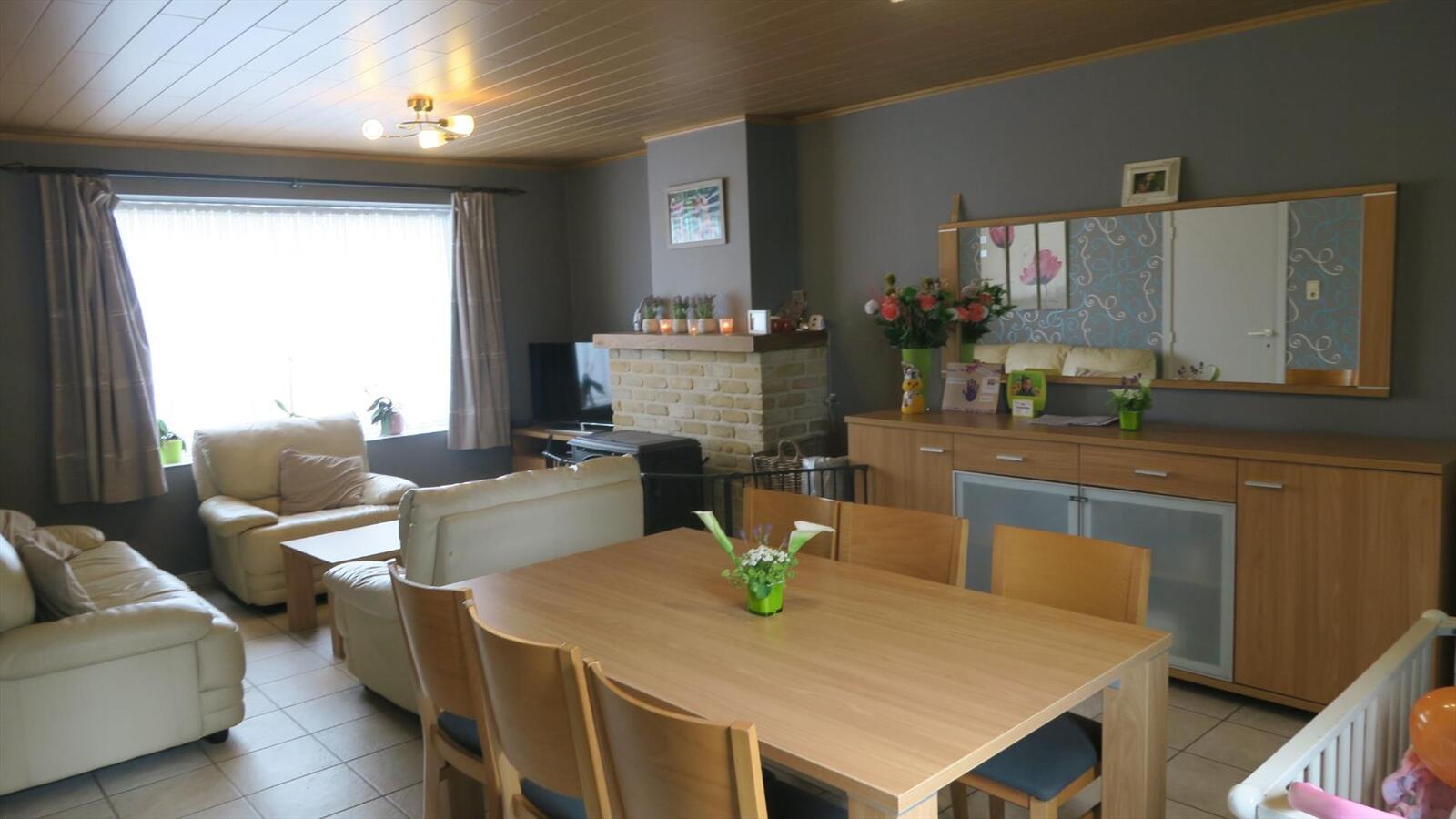 Degelijke goed, onderhouden woning op ruim perceel grond 