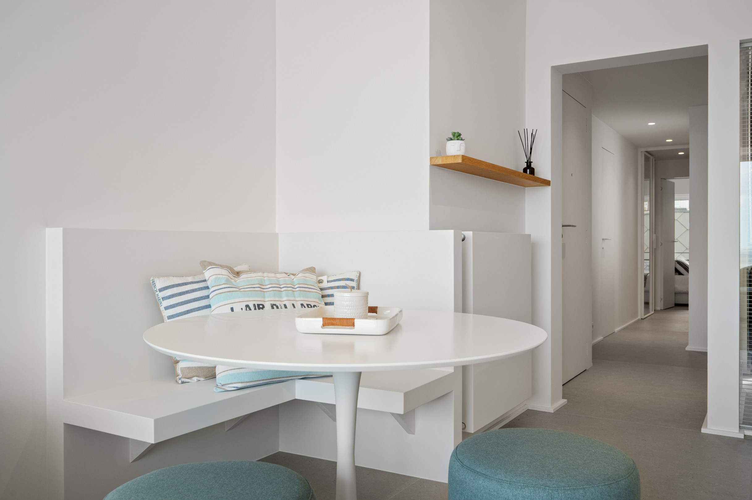 Appartement de vacances confortable et magnifiquement rénové avec vue frontale sur la mer, situé près de la place Rubens. 