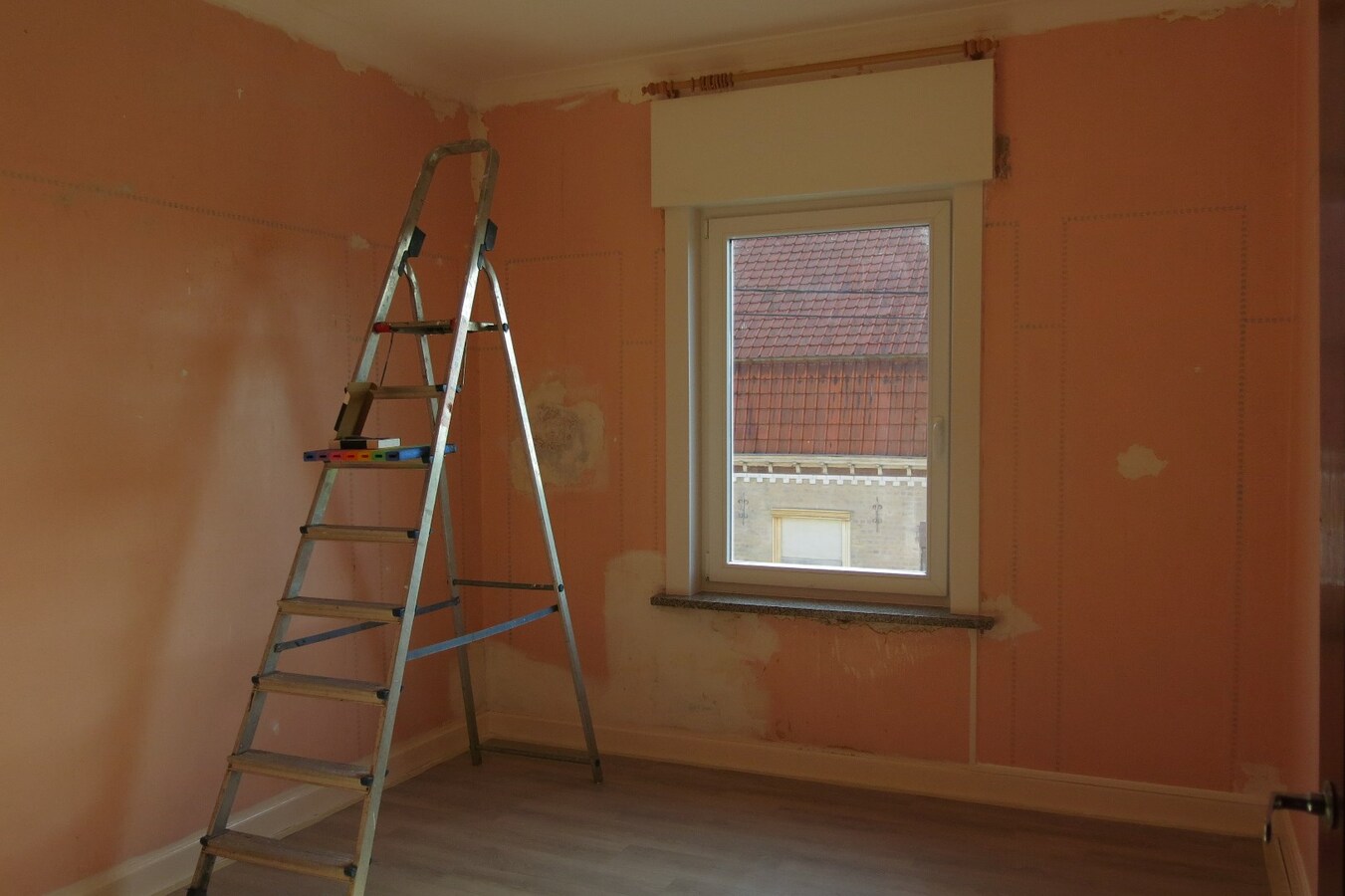 Verrassend ruime woning met grote garage op een boogscheut van het centrum 