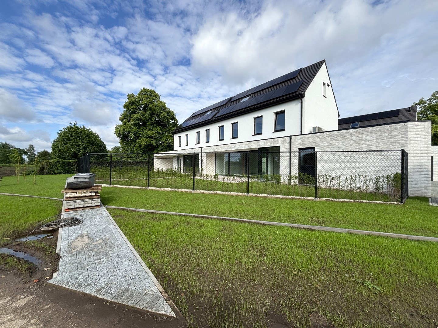 Project bestaande uit 4 energieneutrale woningen op TOP-ligging in Geel 