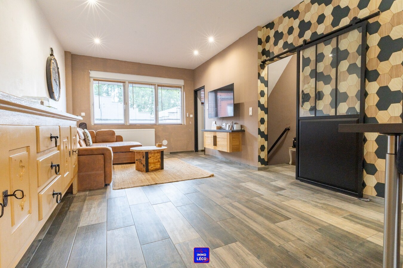 Maison "Bel-Etage" entièrement rénovée avec garage et grand jardin. COUP DE COEUR ! 
