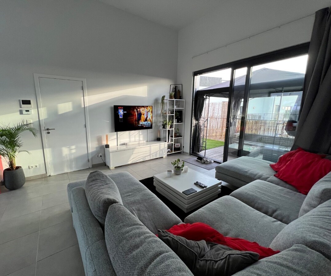 Uniek appartement (2 SUPER terrassen) op de Gaverse Markt !   LOFT-gevoel (hoogte : 3 m). 