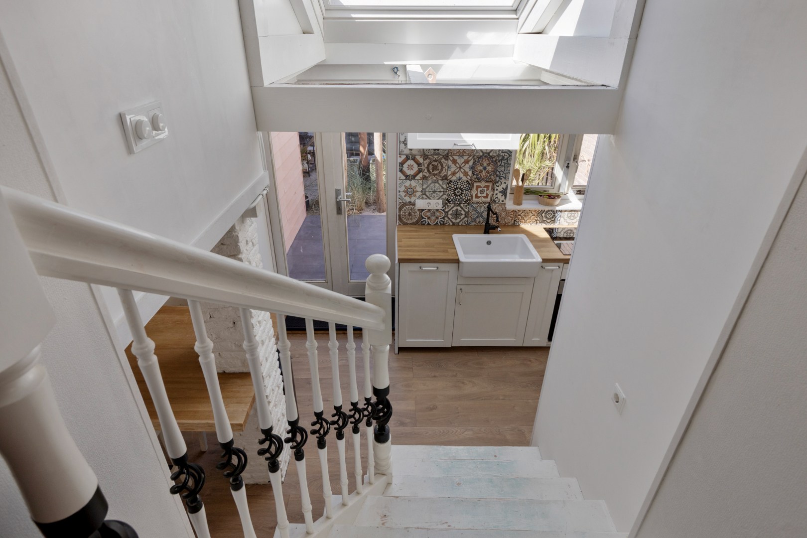 Sfeervol gerenoveerde dijkwoning met riante schuur. 