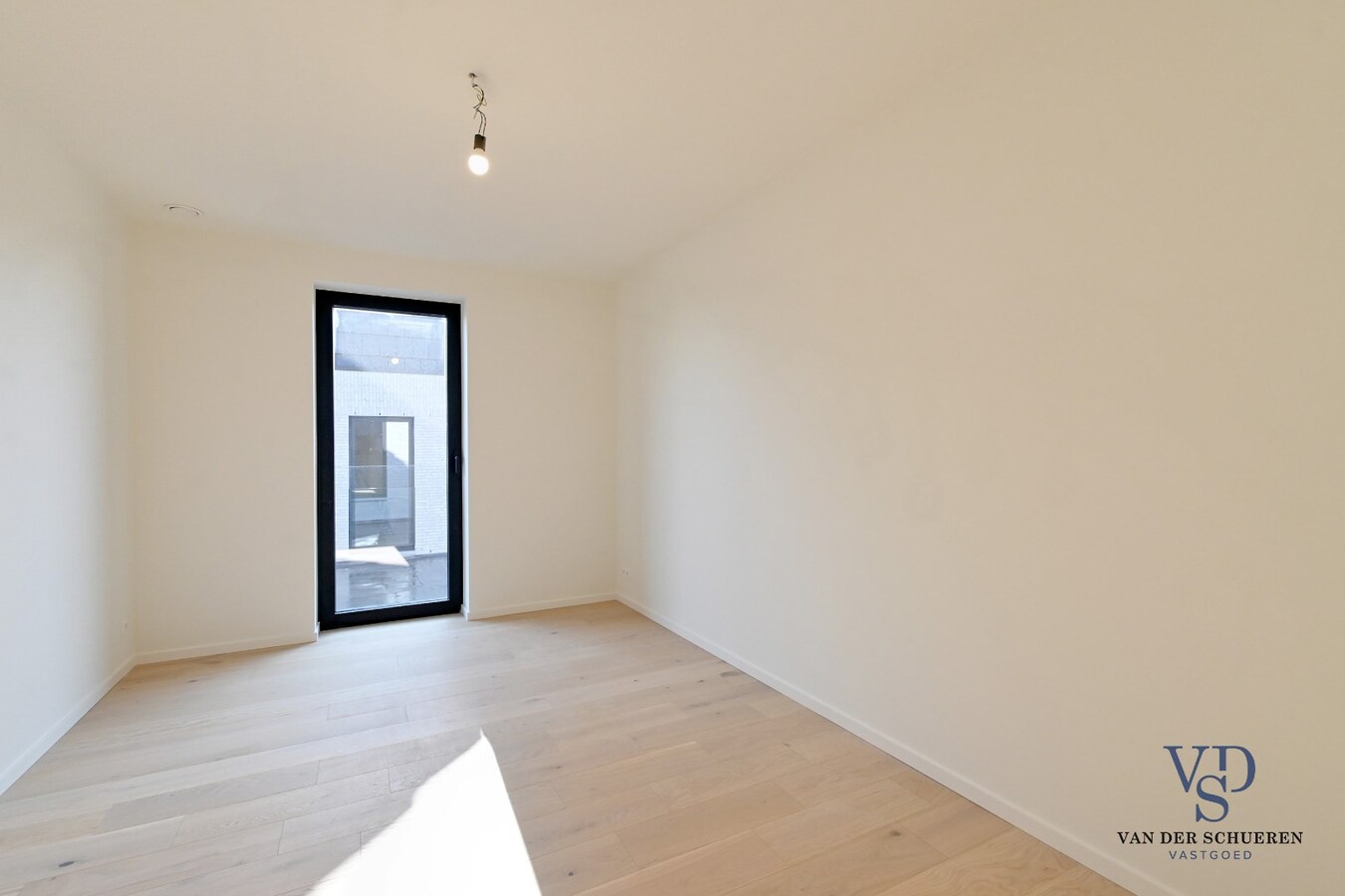 IN OPTIE ! Half Open Bebouwing met afzonderlijke garage 