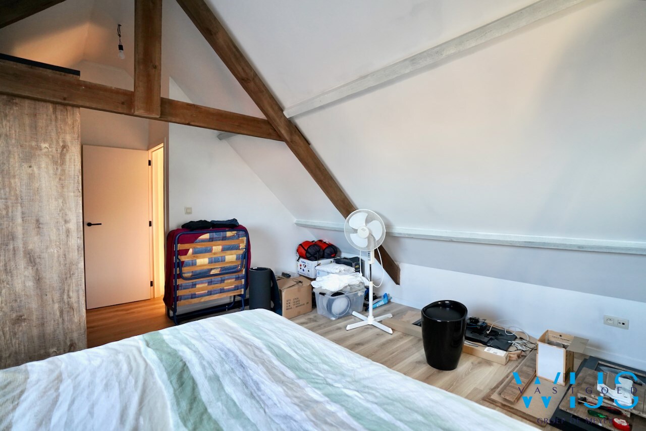 Volledig gerenoveerd woonhuis op 750m² in hartje Ertvelde ! 