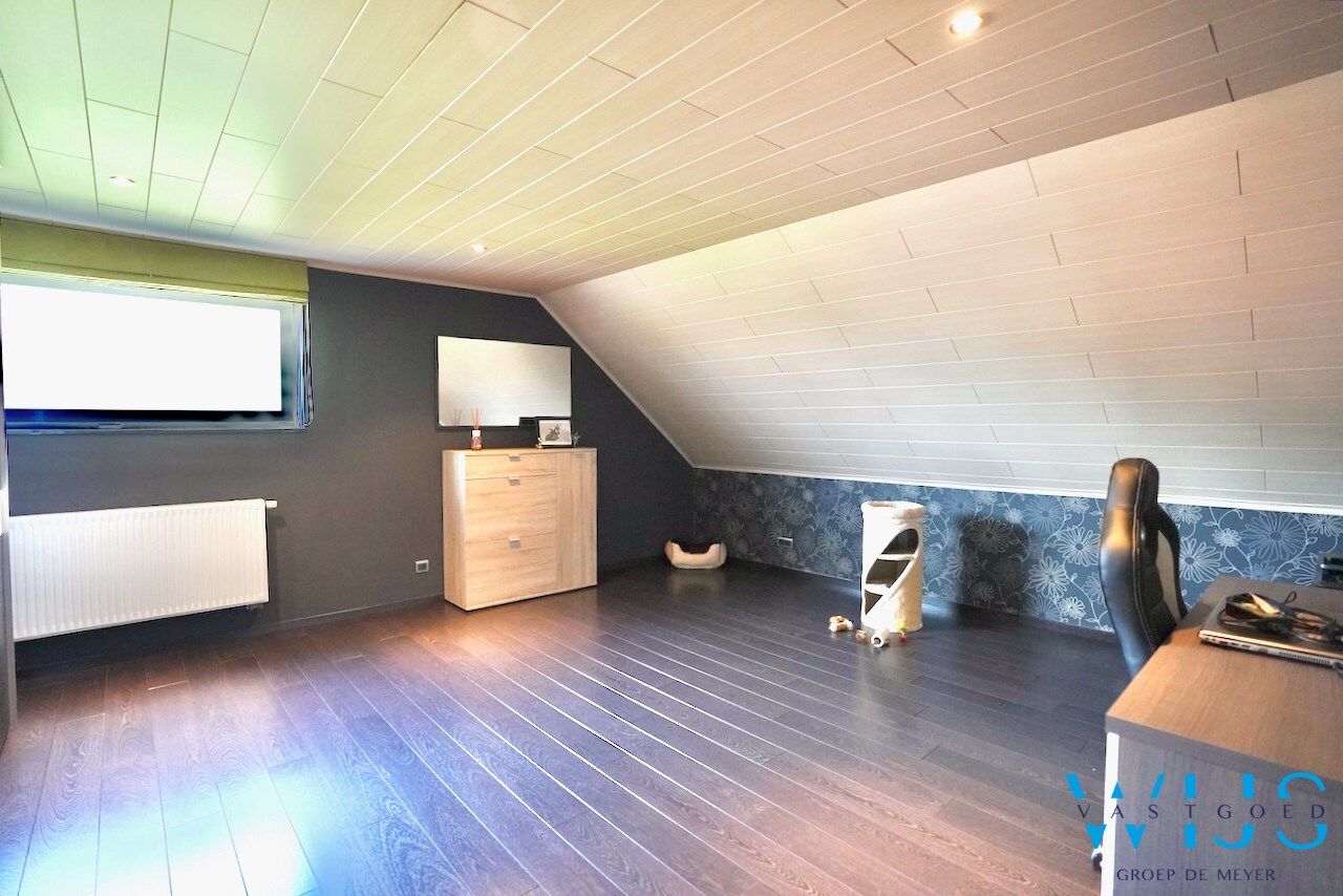 Ideale gezinswoning op 555 m² met 2 garages te Evergem ! 