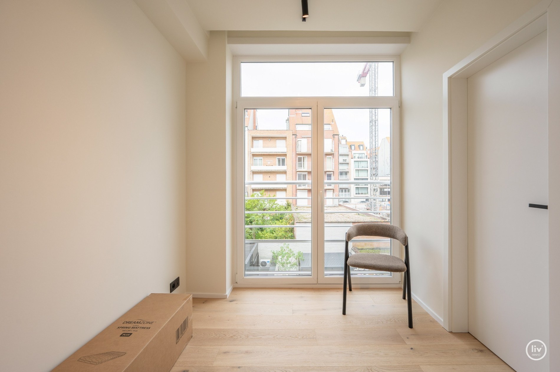 Volledig gerenoveerd 2-kamer appartement  op wandelafstand van de Zeedijk-Albertstrand. 