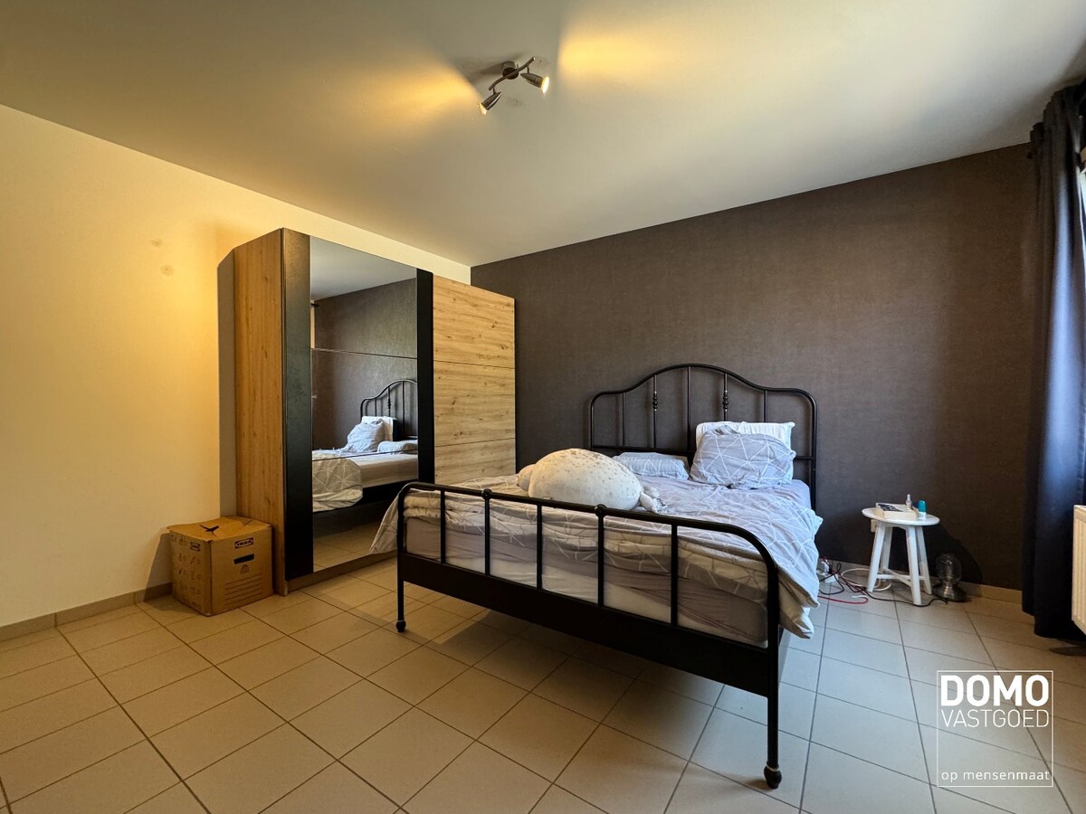 RUIM GELIJKVLOERS APPARTEMENT MET 2 SLAAPKAMERS IN HET CENTRUM VAN MELDERT 