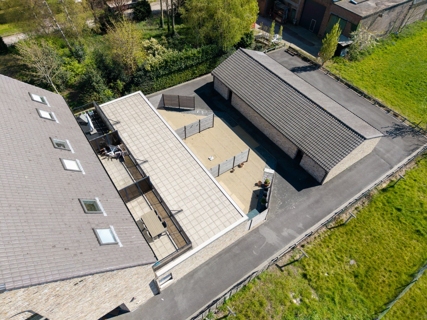 Stijlvolle opbrengsteigendom bestaande uit 6 appartementen en 6 garages (alles verhuurd)! 