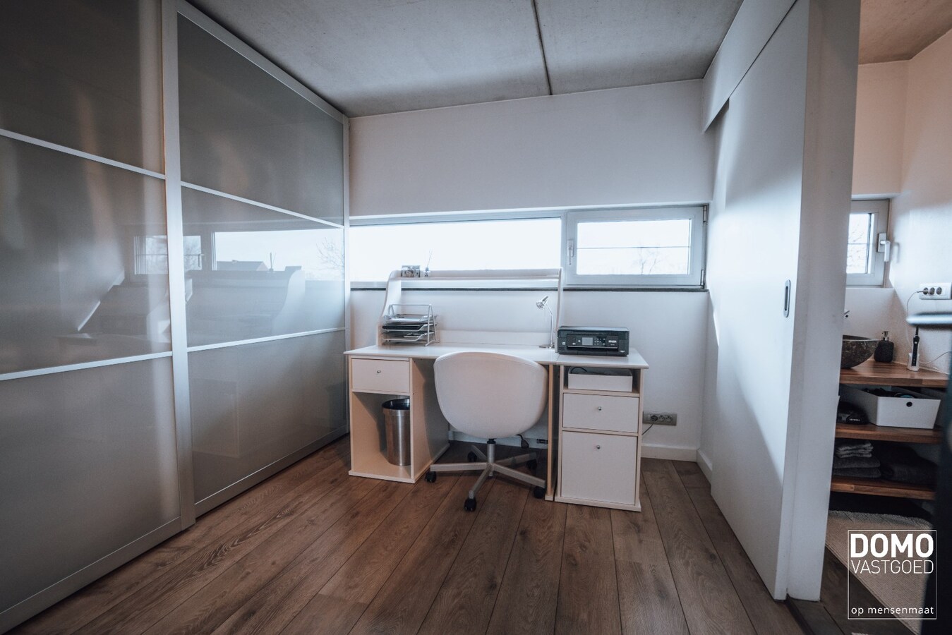 UNIEKE HALF OPEN WONING IN INDUSTRIËLE LOOK MET 3 SLAAPKAMERS, 2 BADKAMERS EN TUIN GELEGEN TE HASSELT 