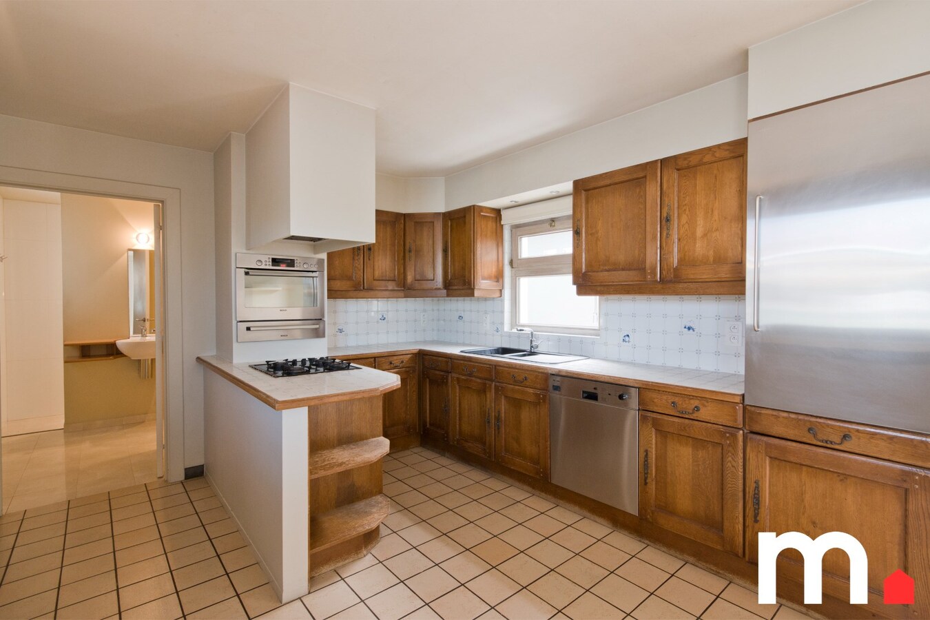 Multifunctioneel bedrijfsgebouw (Showroom + Atelier + Woning) op toplocatie te Rekkem ! 