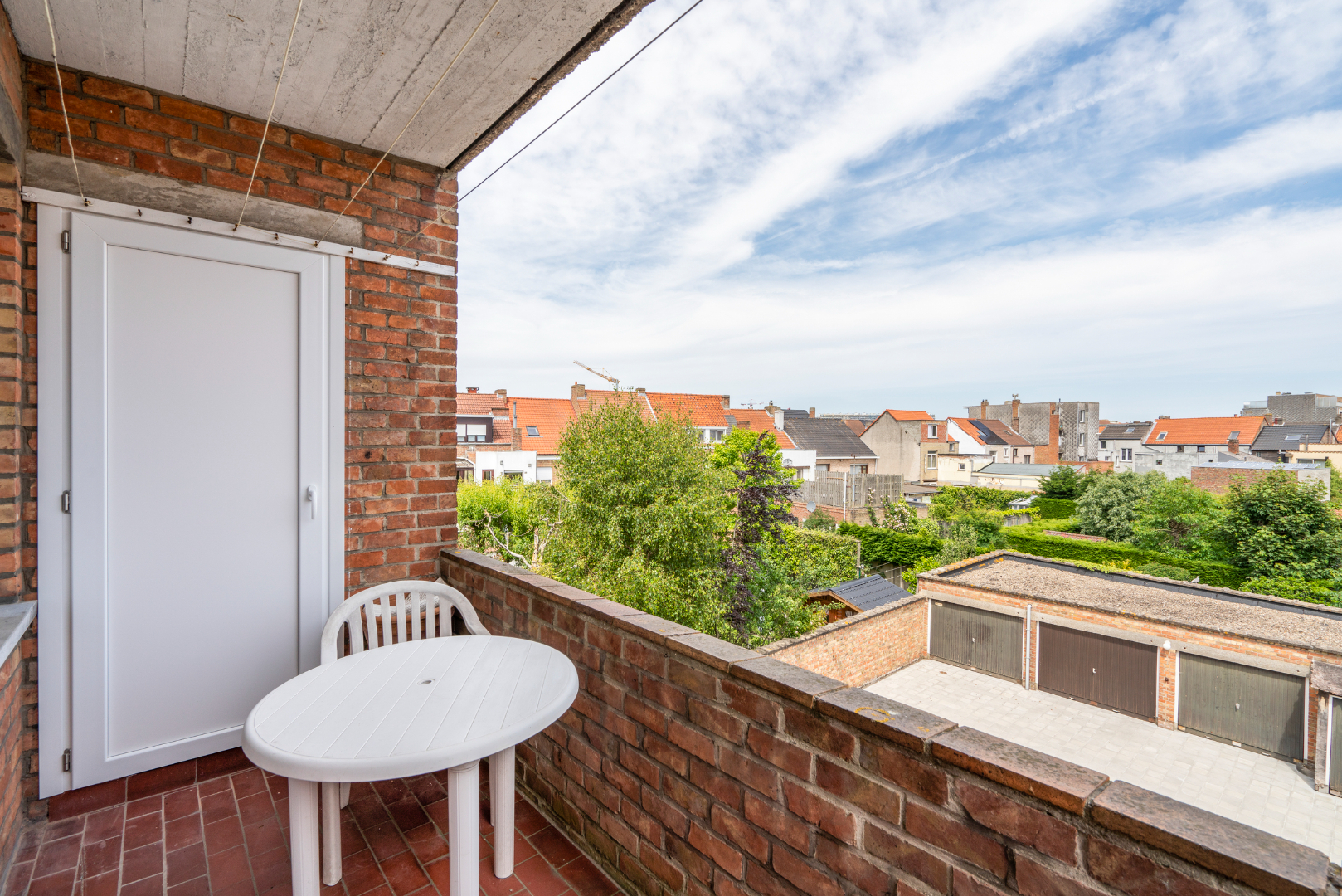 OPBRENGSTEIGENDOM MET 7 APPARTEMENTEN EN 7 GARAGEBOXEN 