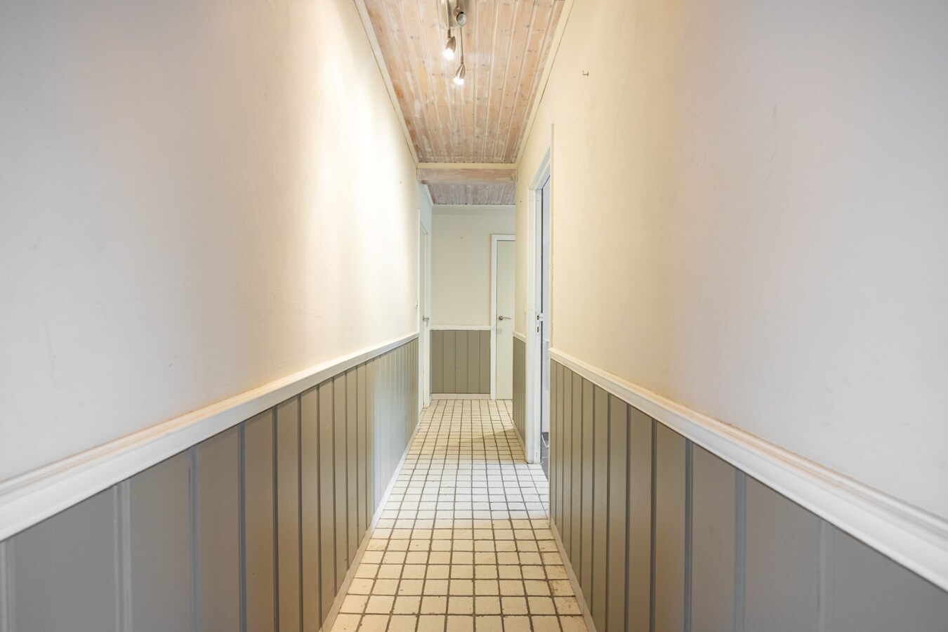 Op te frissen open bebouwing in het centrum van Sint-Antonius 