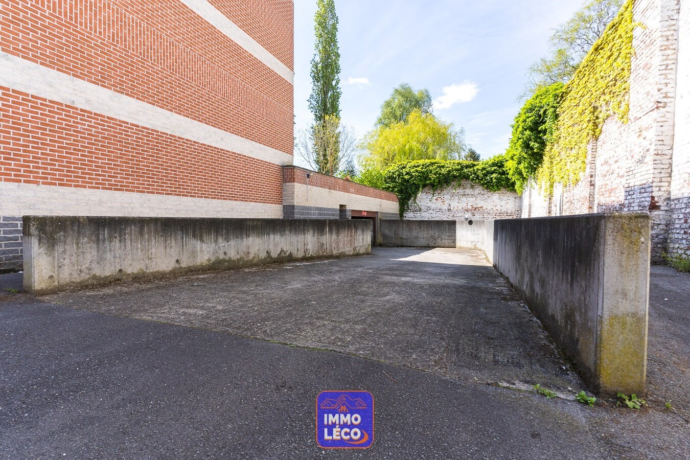 LOT de 5 emplacements de parking, en plein centre-ville, IDEAL INVEST !! 