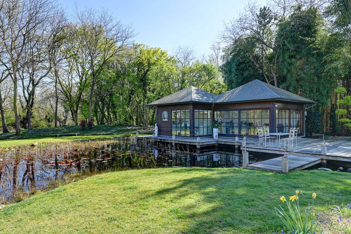 Uitzonderlijk kantoorgebouw met woonst 