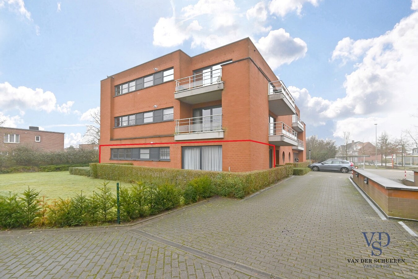 3 slpk-appartement (+ terras + kelder + garage). 