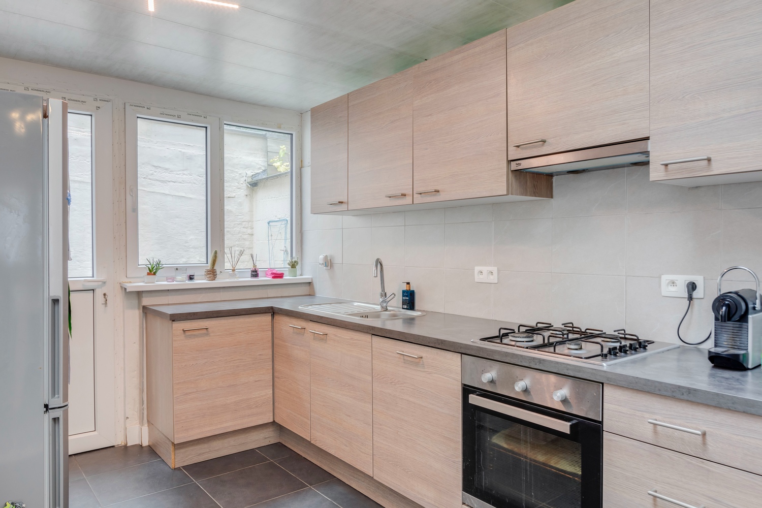 Gerenoveerde rijwoning op centraal maar rustige locatie! 