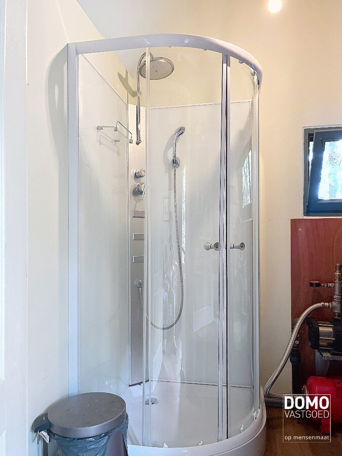 UNIEK DOMEIN MET OFF-GRID VAKANTIEWONING, SCHUUR EN 2 VIJVERS OP 1 HA 41 A 