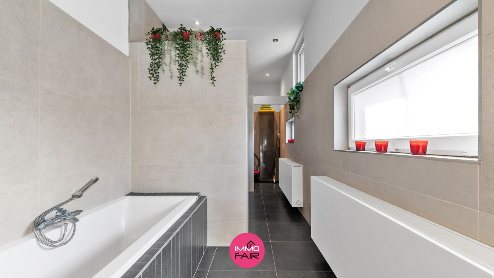 Karakteristieke hoeve met panoramisch zicht aan de achterzijde van perceel! 