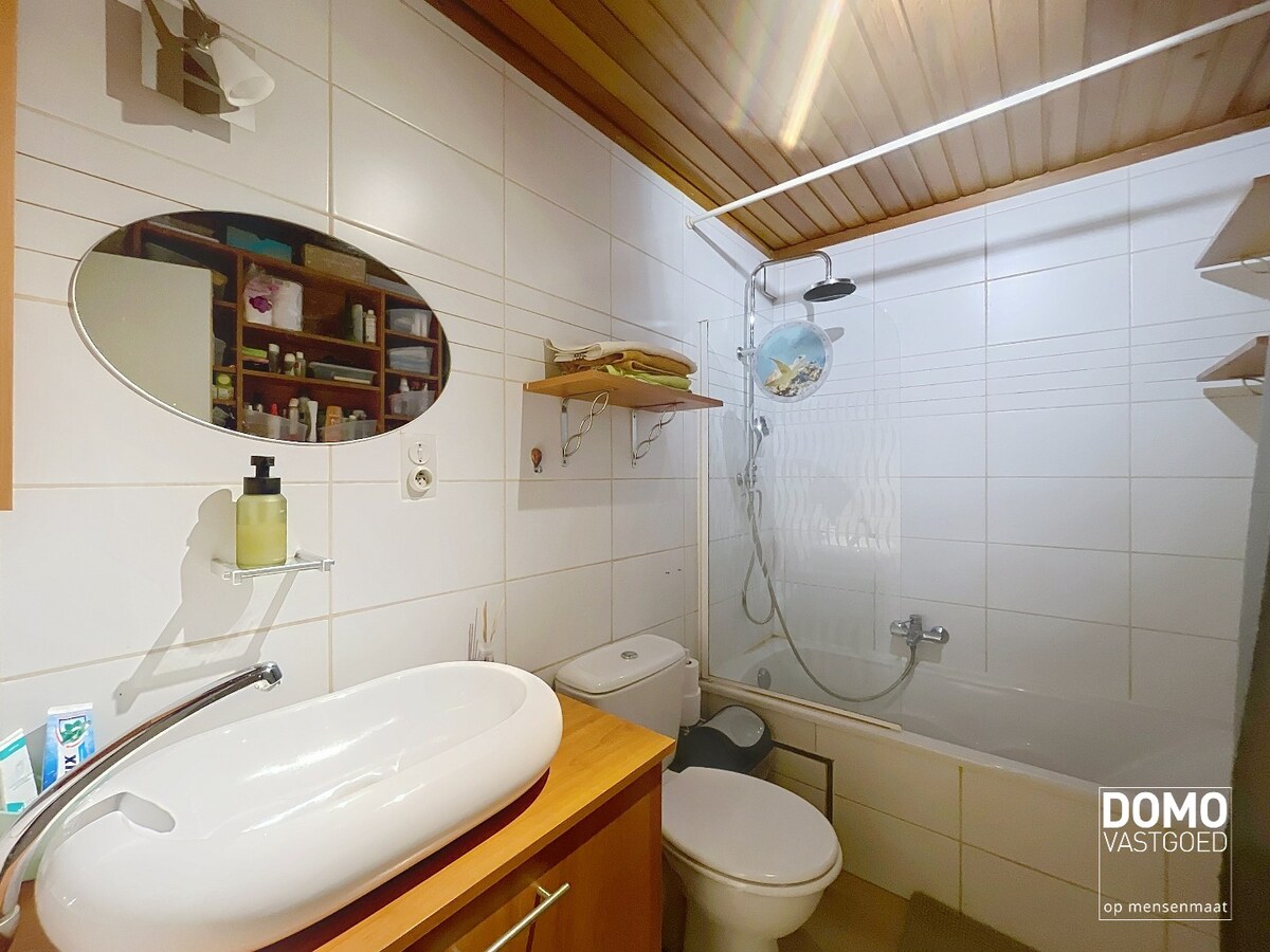 APPARTEMENT MET TERRAS IN HET CENTRUM VAN KERMT 