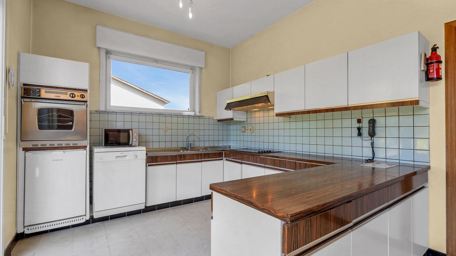 LINDEN ruime villa 4-6 slaapkamers met grote tuin 