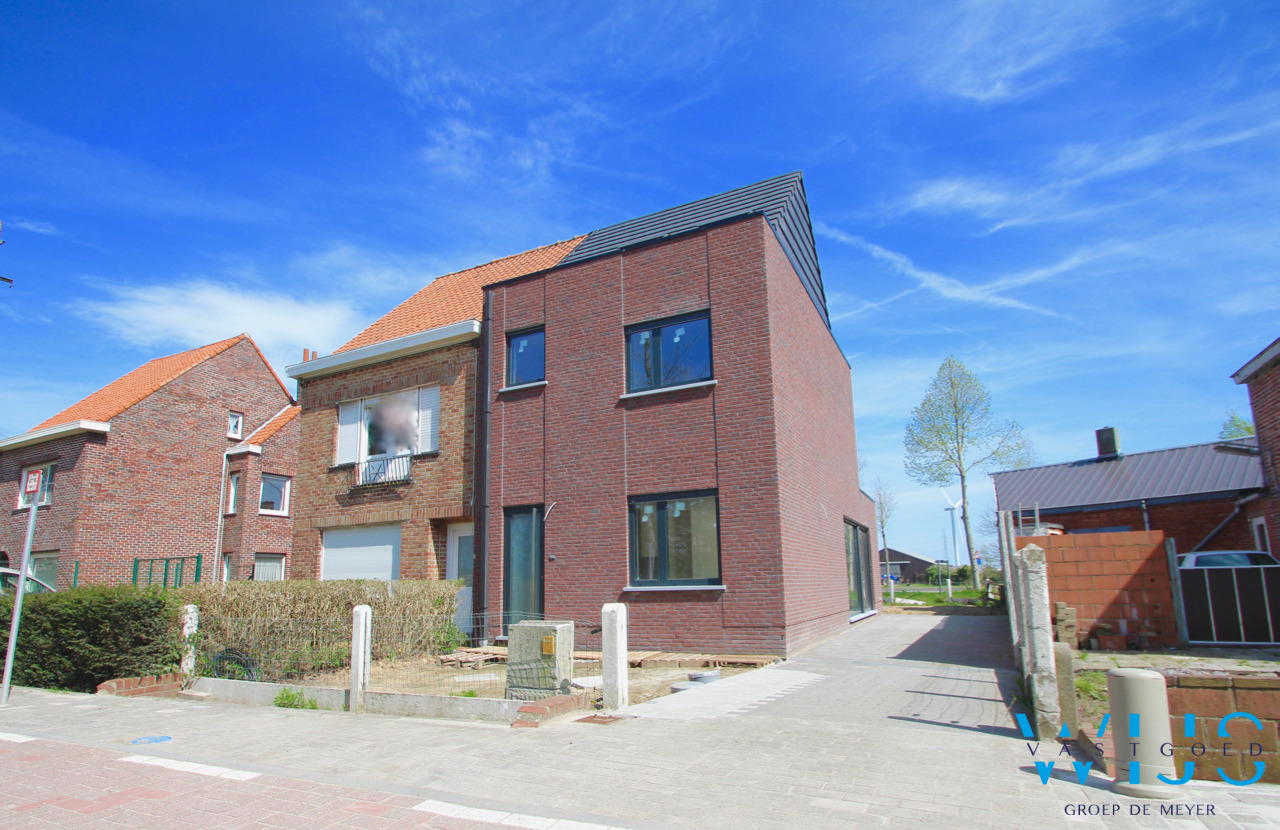 Compleet van A tot Z vernieuwd woonhuis te KLUIZEN /WIPPELGEM 