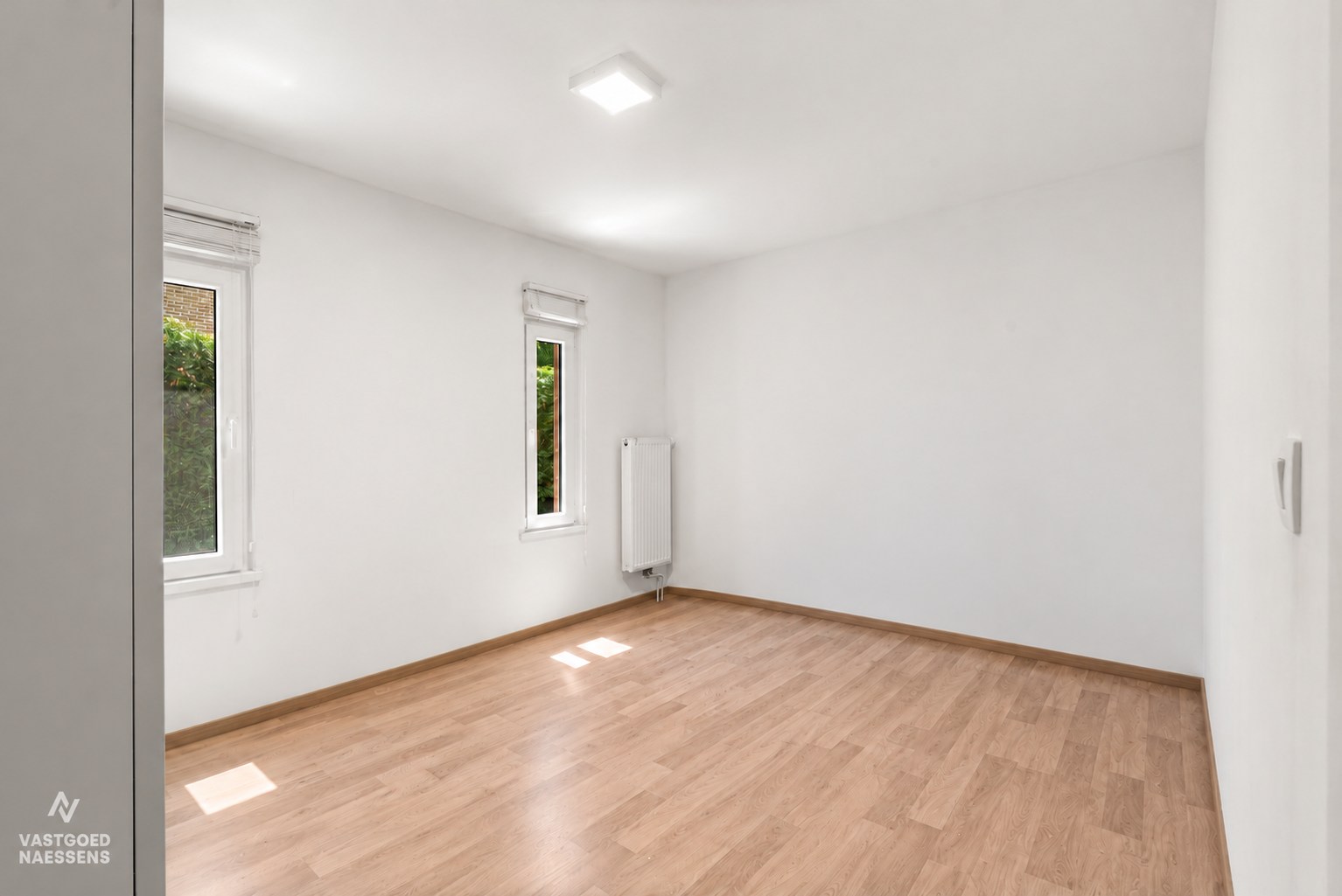 RUIME BUNGALOW MET TUIN EN GARAGE 
