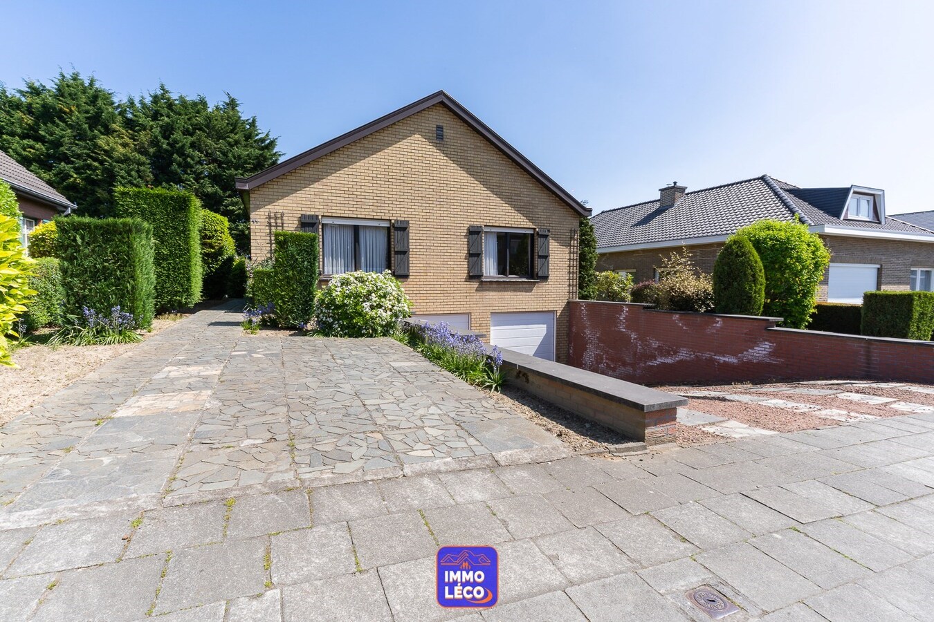 Plain-Pied avec deux garages situé à "La Coquinie", excellent potentiel ! 