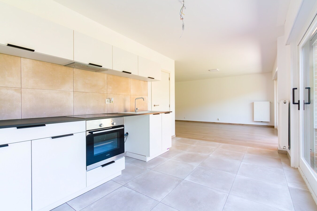 Appartement rez-de-chaussée très lumineux &amp; 2 chambres, en plein centre-ville ! 