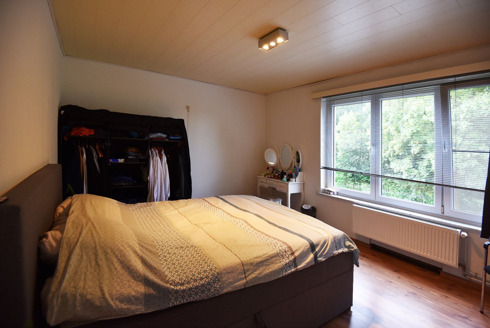 Ruim appartement  (126m²) met 3 slaapkamers en autostaanplaats te Eeklo 