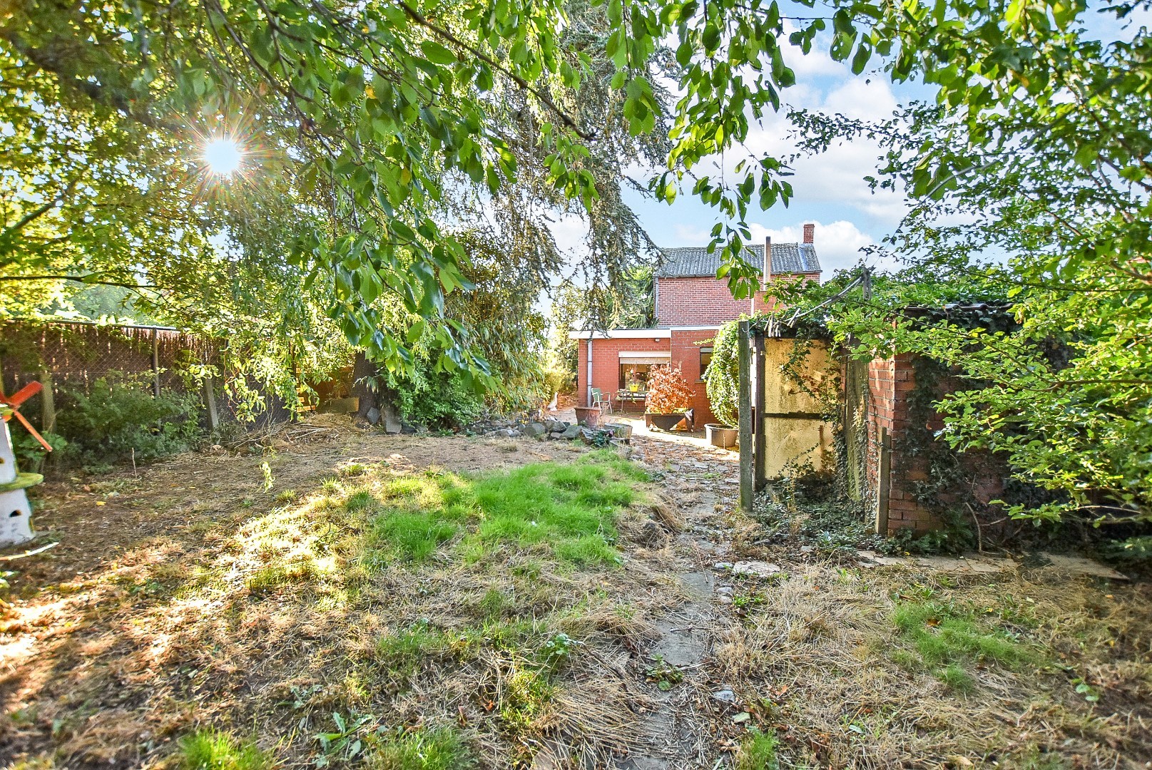 Te renoveren woning op een perceel van 392m² te Houthulst! 