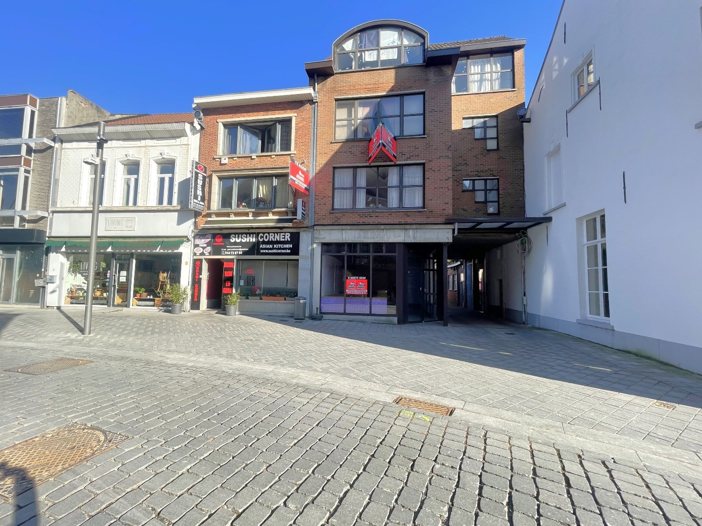 Opbrengsteigendom bestaande uit 1 handelsruimte met 3 appartementen 