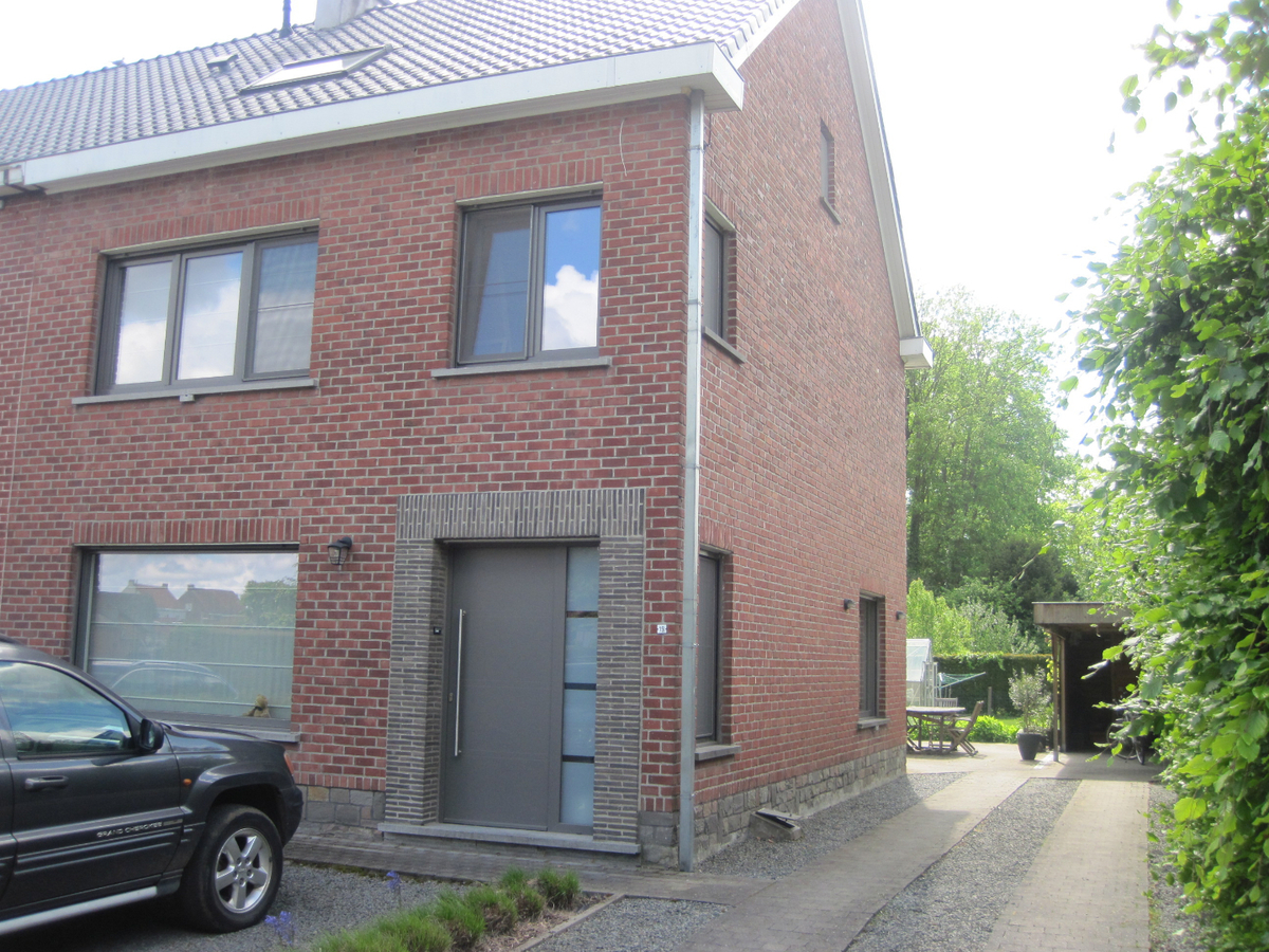 Prachtige en praktische woning (volledig vernieuwd anno 2012) ! 