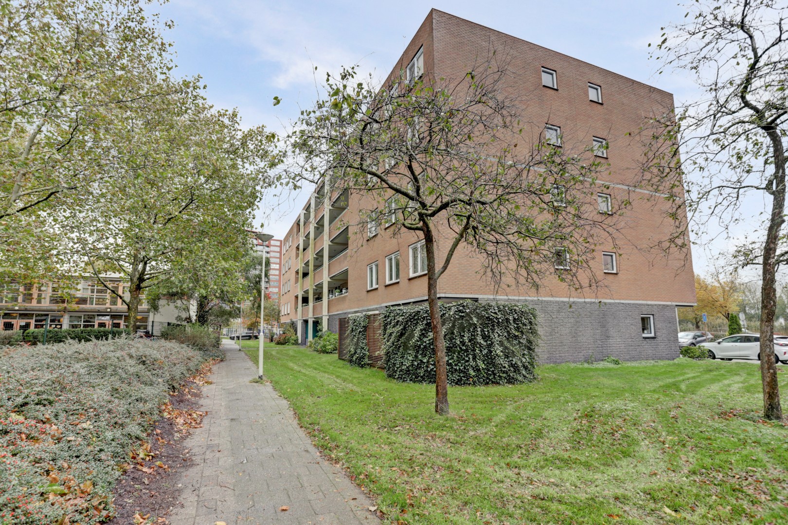 Op een fantastische locatie gelegen 3-kamer woning op de 2e etage met uitzicht op "de Vijver" van Prinsenland. 