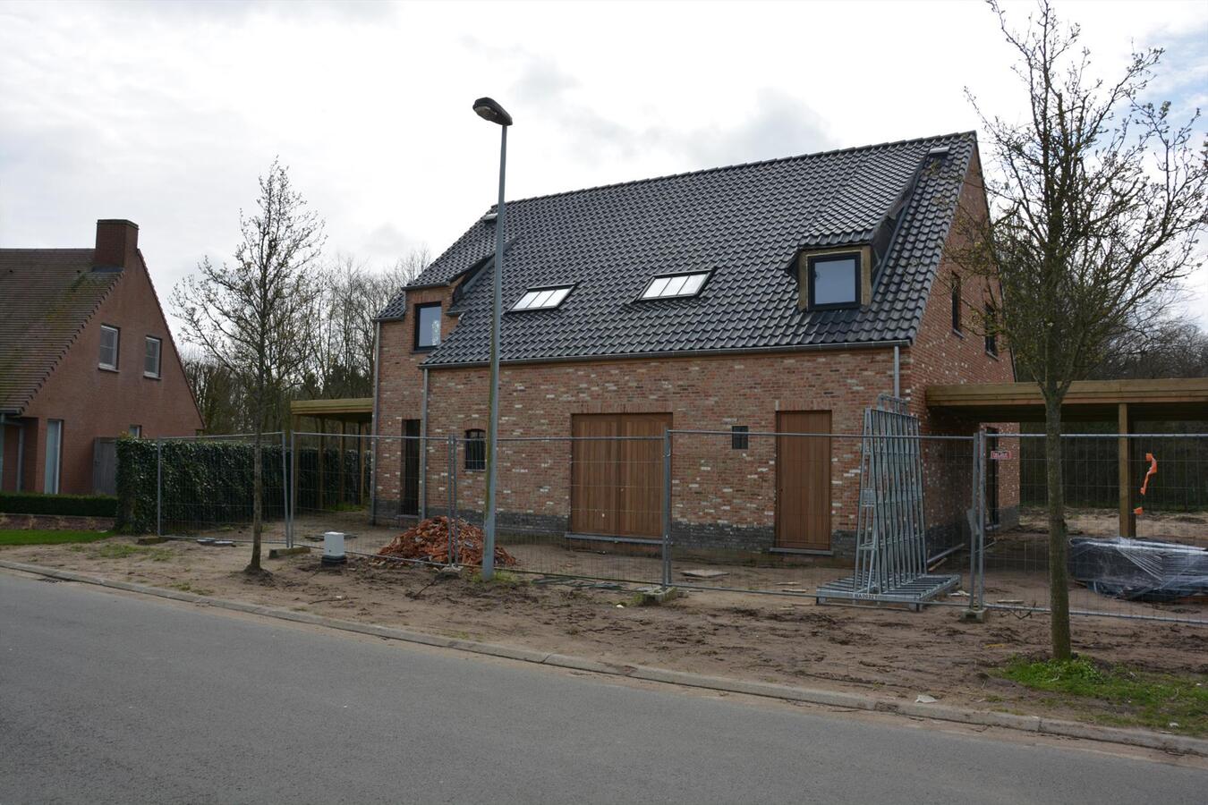 Kwalitatief afgewerkte nieuwbouwwoning in Pastoriestijl 