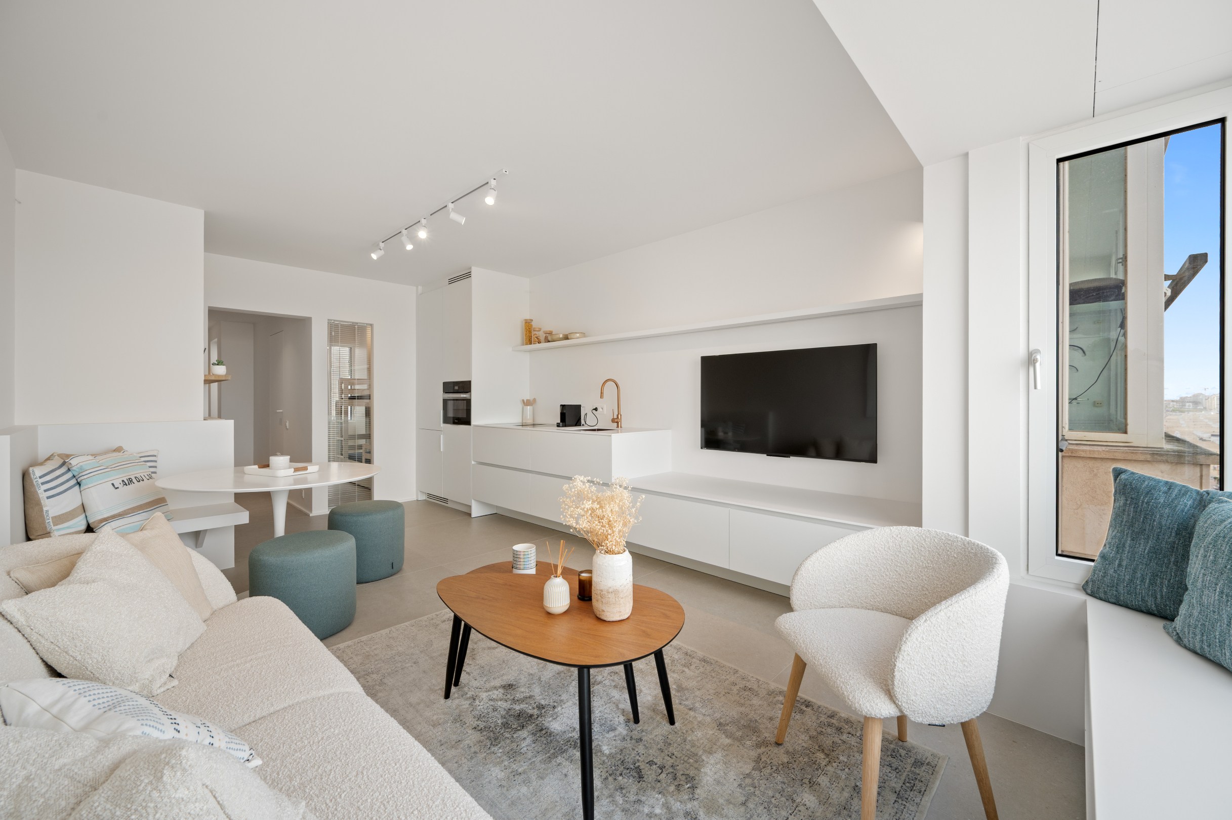 Appartement de vacances confortable et magnifiquement rénové avec vue frontale sur la mer, situé près de la place Rubens. 