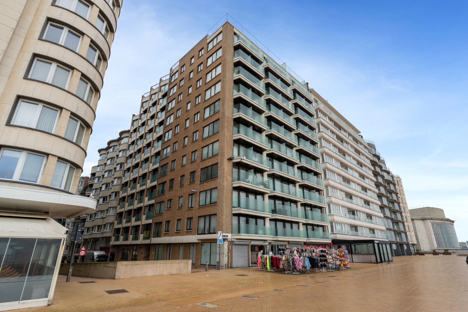 STUDIO MET ZIJDELINGS ZEEZICHT EN TERRASJE OP TOPLIGGING 