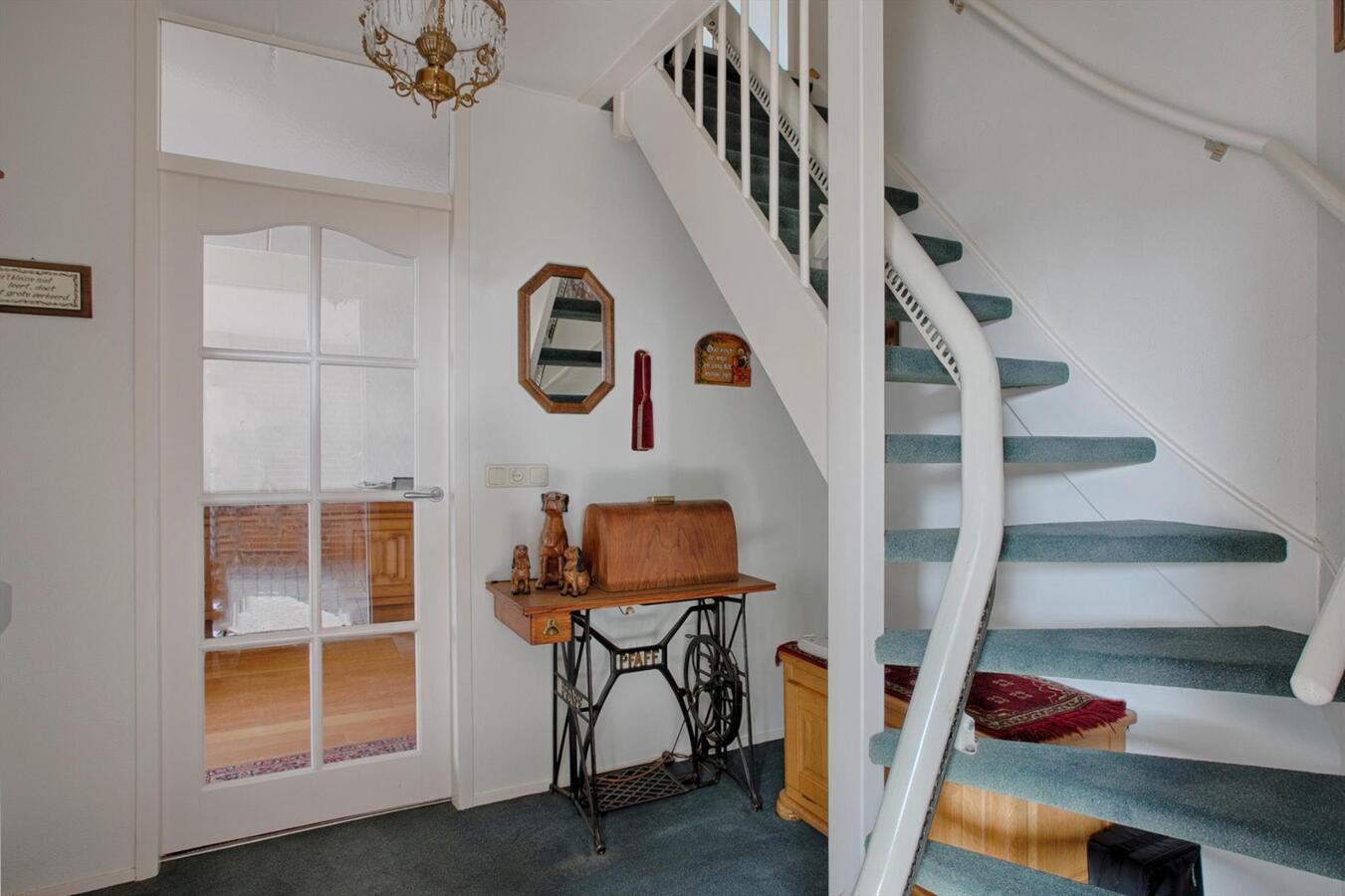 Halfvrijstaande woning met garage/carport gelegen op 275 m2 aan de Prs. Marijkestraat 7 te Bergeijk. 